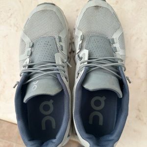 Onclouds size 6 blue green